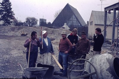 Bau Sporthalle (Lari)