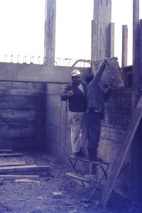 Bau Sporthalle (Lari)