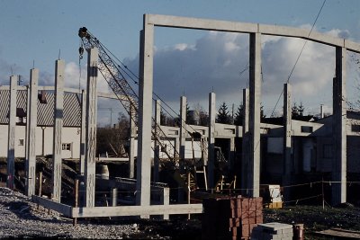 Bau Sporthalle (Lari)