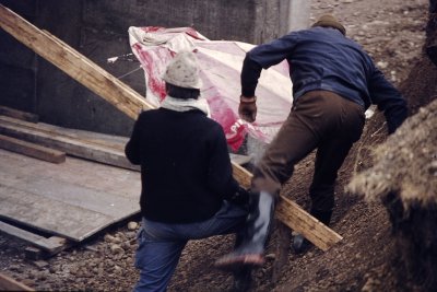 Bau Sporthalle (Lari)