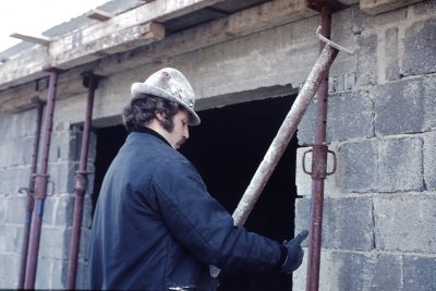 Bau Sporthalle (Lari)