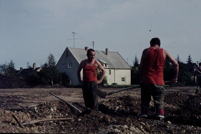 Bau Sporthalle (Lari)