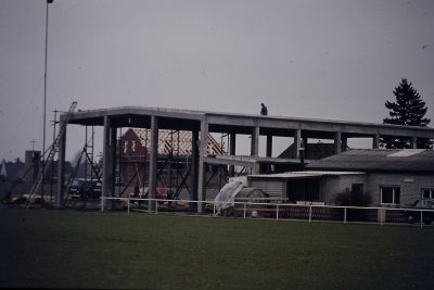 Bau Sporthalle (Lari)