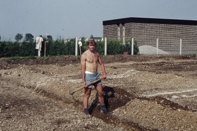 Bau Sporthalle (Lari)