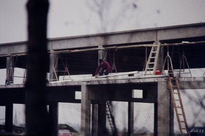 Bau Sporthalle (Lari)