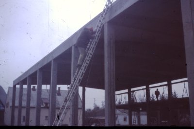 Bau Sporthalle (Lari)