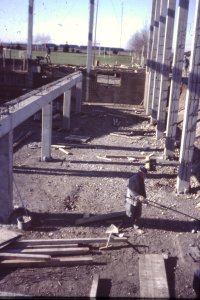 Bau Sporthalle (Lari)