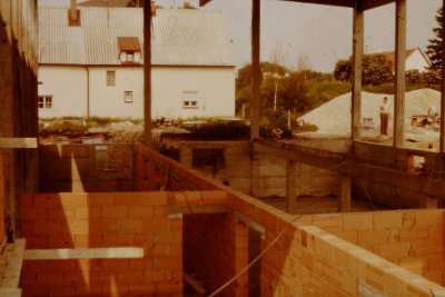 Bau Sporthalle (Lari)